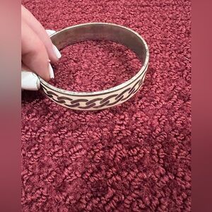 Juicy Couture vintage Silver & White Bangle Bracelet Chain Pattern host pick